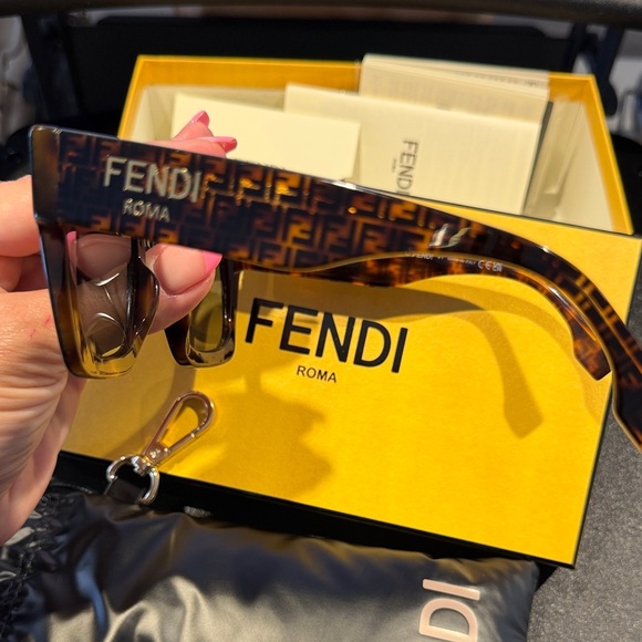 Fendi Roma 50mm square sunglasses - Picture 2 of 4